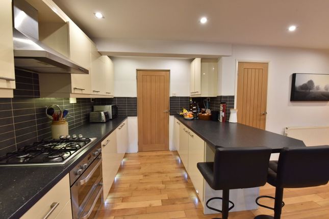 24, Hinksford Gardens, Dudley photo 4