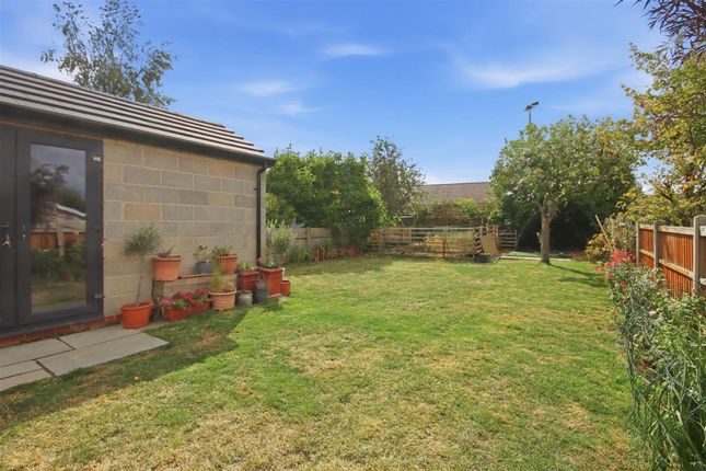 16 Manor Avenue, Chesterfield photo 3