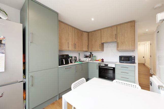 Flat 1, 71 Pine Road, London photo 3