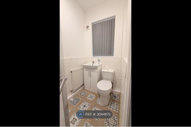 Flat, Mesnes Park Terrace, Wigan photo 5
