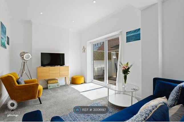 Flat, South Road, Hythe photo 3