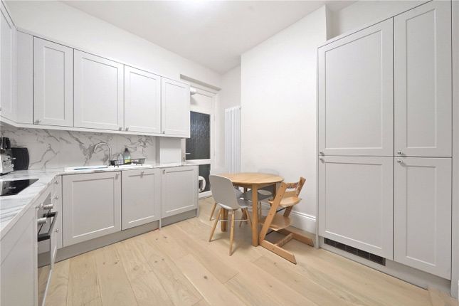 Flat for sale in Middle Lane, London