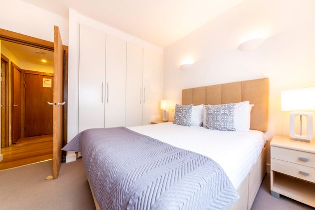 Flat to rent in Crispin Street, London