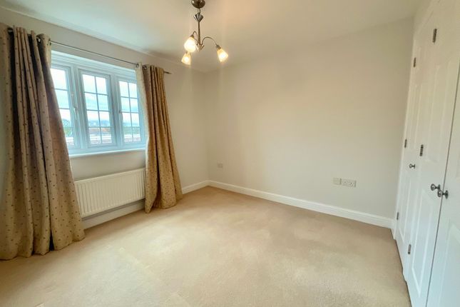 Flat for sale in Millstone Court, Stone