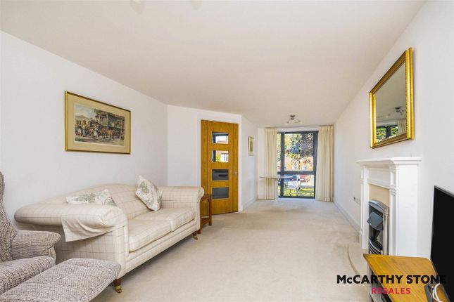 11 Turner House, St. Margarets Way, Midhurst photo 2