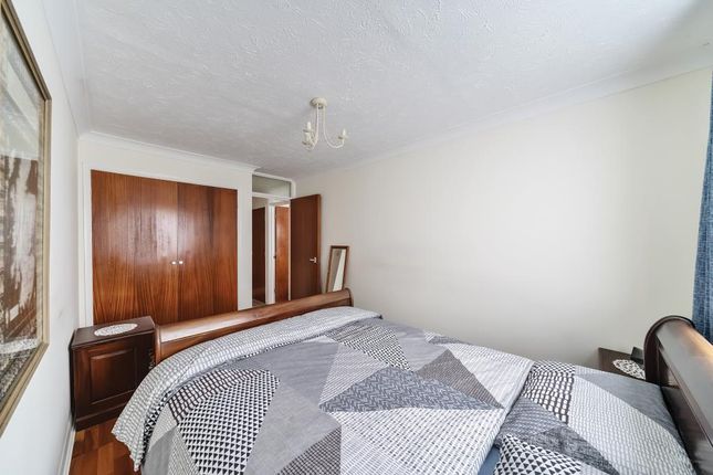 Flat for sale in Staines-Upon-Thames, Surrey
