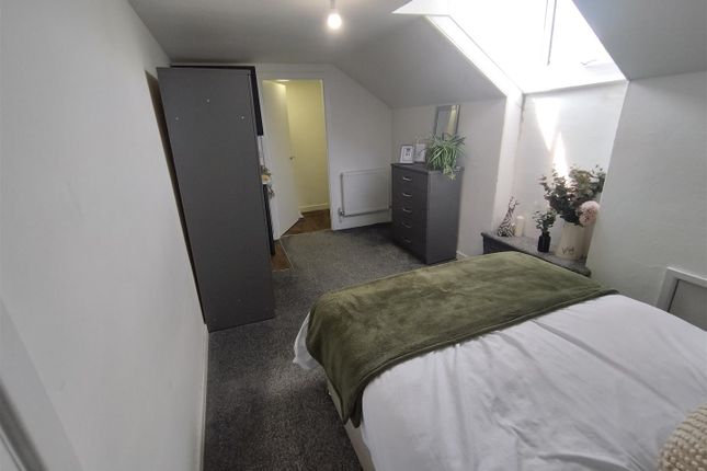 Room 7, 17, St. John Street, Mansfield photo 3