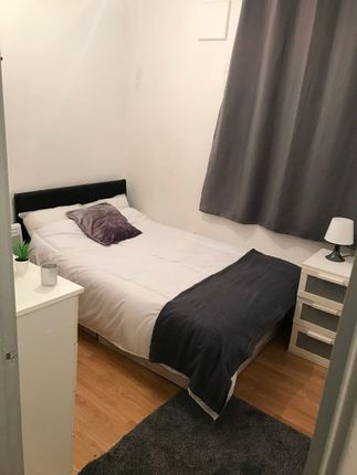Flat to rent in Flat, Dence House, Turin Street, London