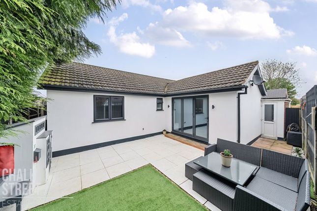 Thorncroft, Hornchurch RM11, 3 bedroom bungalow for sale - 67282767