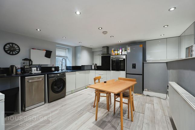3, King Street, Huddersfield photo 3