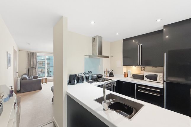 Flat 5, 8 Kimmerghame Place, Edinburgh photo 4