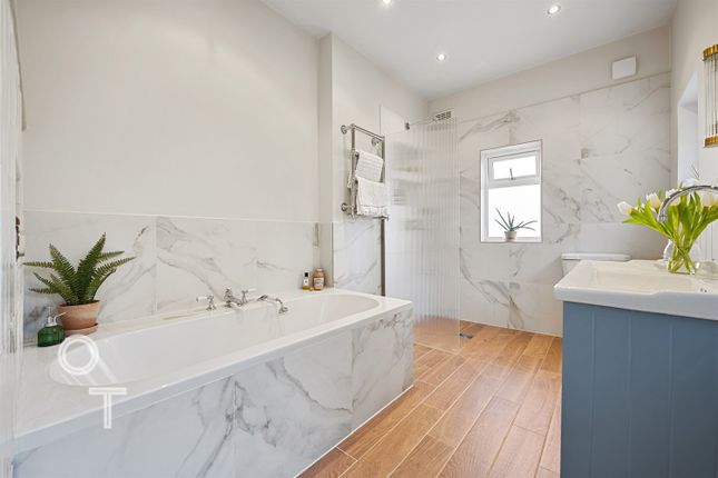 Maisonette for sale in Leighton Road, London