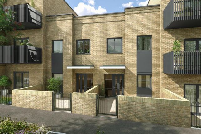 Thumbnail Flat for sale in Excalibur Drive, London