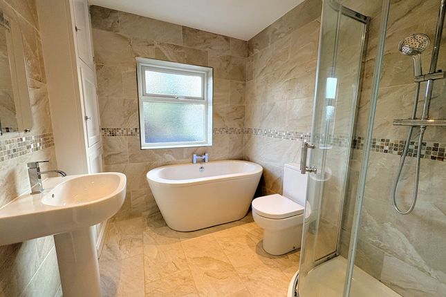 21 Eastgrove Avenue, Bolton photo 3