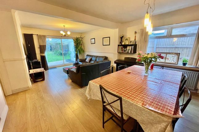 4, Park Drive, Potters Bar photo 3