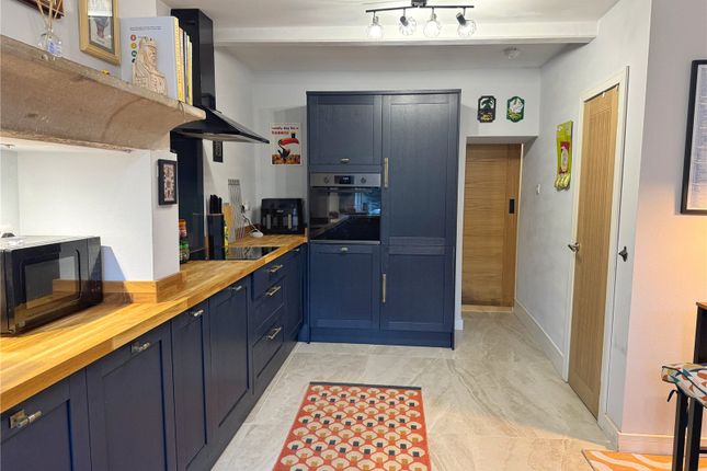8, Mount Place, West Yorkshire photo 3