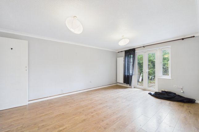 7, Burdett Court, Reading photo 3