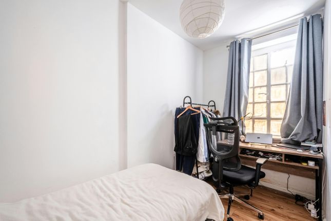Flat 3 Victoria Chambers - Luke Street, Shoreditch, London photo 3