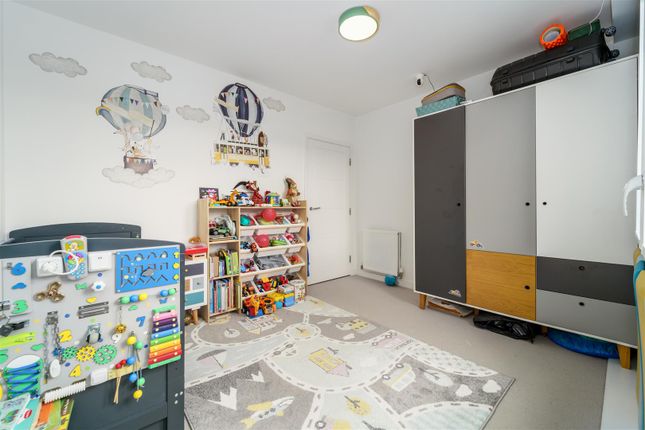 Flat for sale in Denman Avenue, Southall