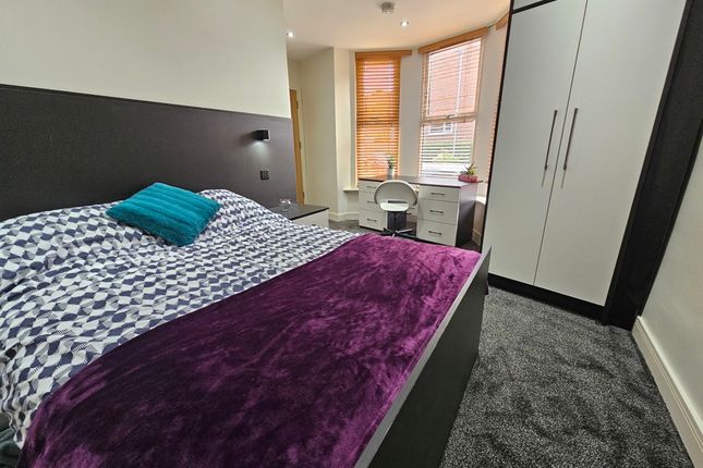 203, Cardigan Lane, Leeds photo 4