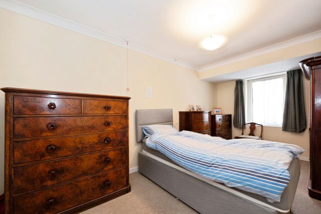 Flat 38, Homegreen House,, Wey Hill, Surrey photo 4