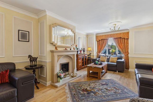 3, Nevern Close, Heaton, Bolton photo 3