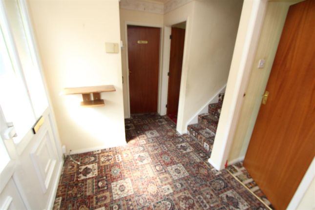 50, Brackendale Avenue, Bradford photo 4