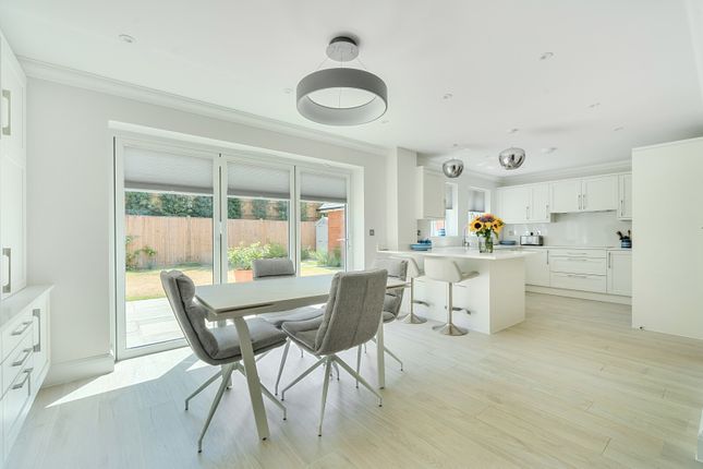 11, Eleanor Place, Farnham photo 2