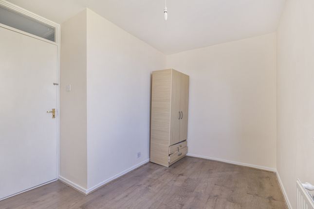 33, Owen Close, London photo 5