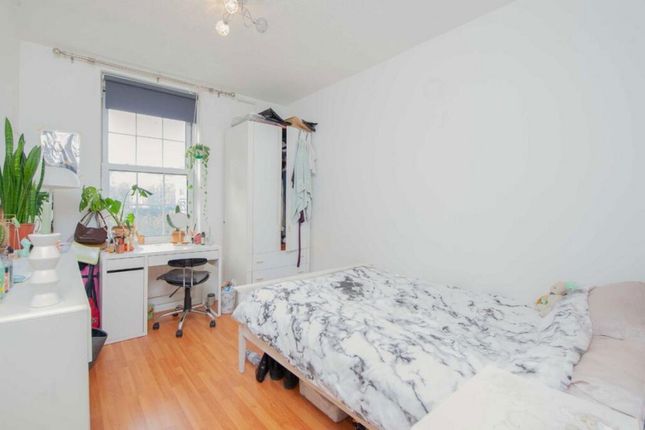 Flat Flat 27, Octavia House, Southern Row, London photo 4