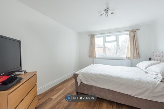 Mead Place, Berry Lane, Rickmansworth photo 3