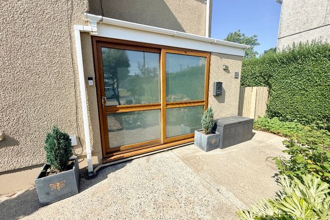 12 Talyclun, Llanelli photo 3