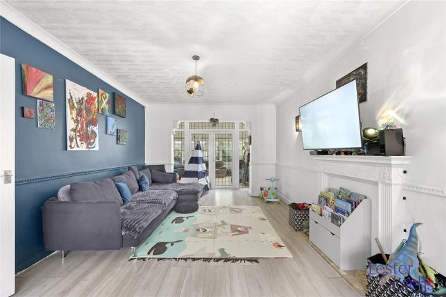 41, Lechmere Avenue, Chigwell photo 2