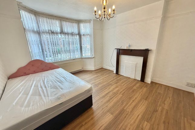 177, Harrington Drive, NOTTINGHAM photo 2