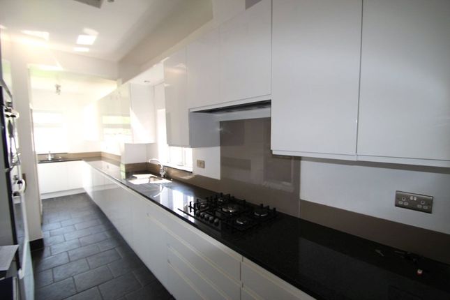 53, Grenfell Avenue, Essex photo 4