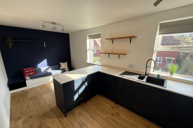 15, Lichfield photo 2