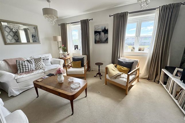4, Sovereign Close, Eastbourne photo 3