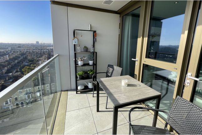 Flat for sale in 151 Stockwell Road, Brixton