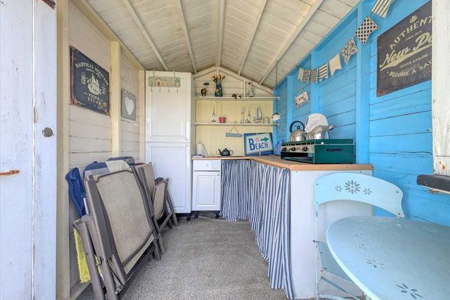 Beach Hut, Promenade Way, Brightlingsea photo 3