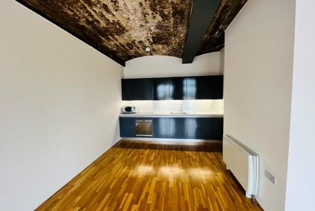 308 Silk Warehouse, Lilycroft Road, Bradford photo 2