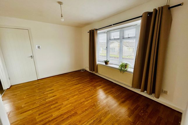9 Bay View Gardens, Neath photo 2