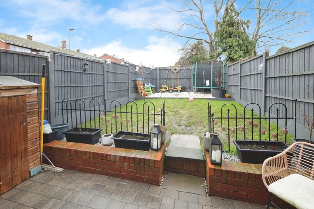 27, Lawnsdale Close, West Midlands photo 4