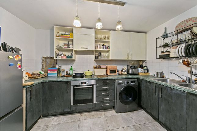 Flat 59, Cedar House, 35, Melliss Avenue, Surrey photo 4