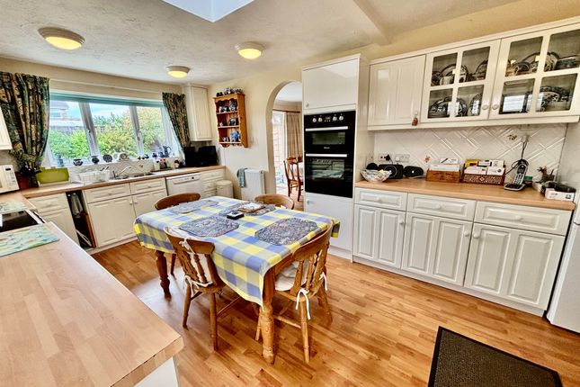 11, Queen Eleanor Close, Peterborough photo 5