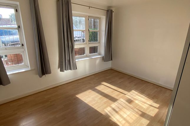 Flat to rent in Point 4, Branston St