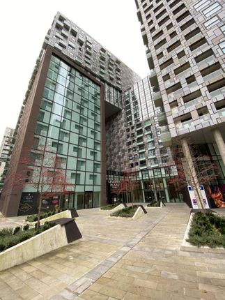 Flat to rent in Lincoln Plaza, London