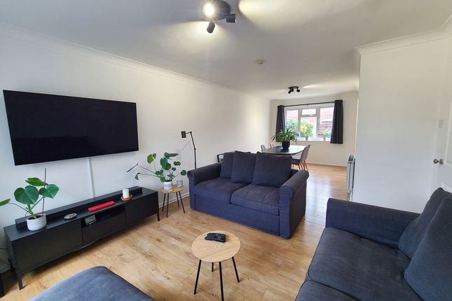 23, Buckland Gardens, Southampton photo 4