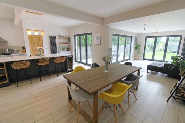 15 Meadway, Leicester photo 4