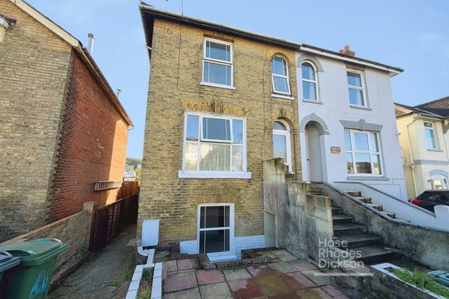 2-bed flat on Monkton Street, Isle of Wight, £295,000