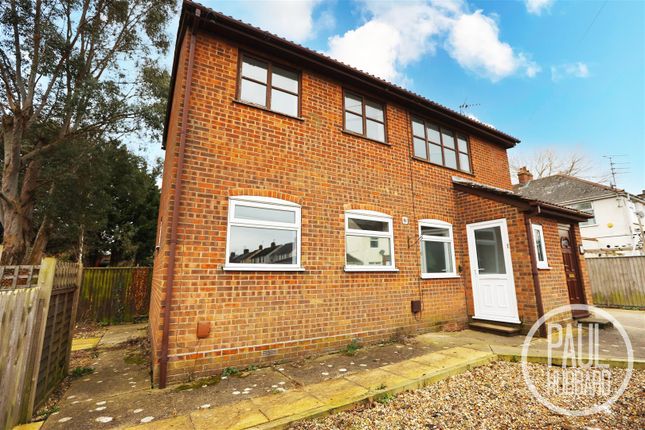 1-bed flat on 2A, Notley Road, Lowestoft, £90,000